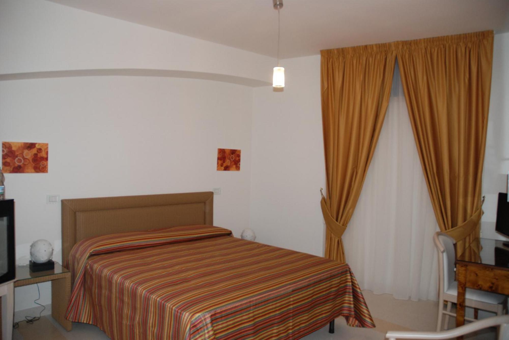 Albergo Le Dodici Lune Montecorvino Rovella 部屋 写真