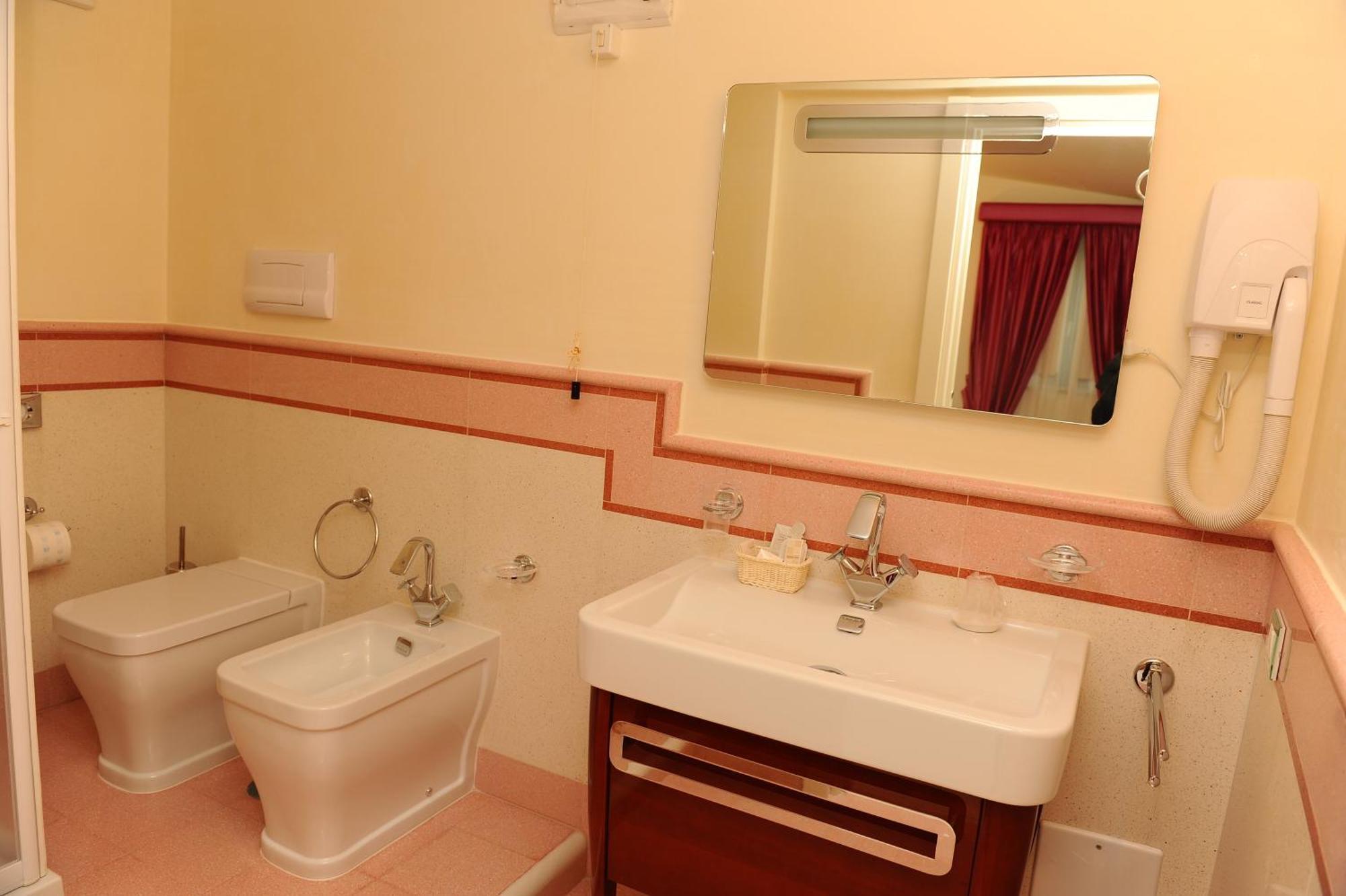 Albergo Le Dodici Lune Montecorvino Rovella 部屋 写真