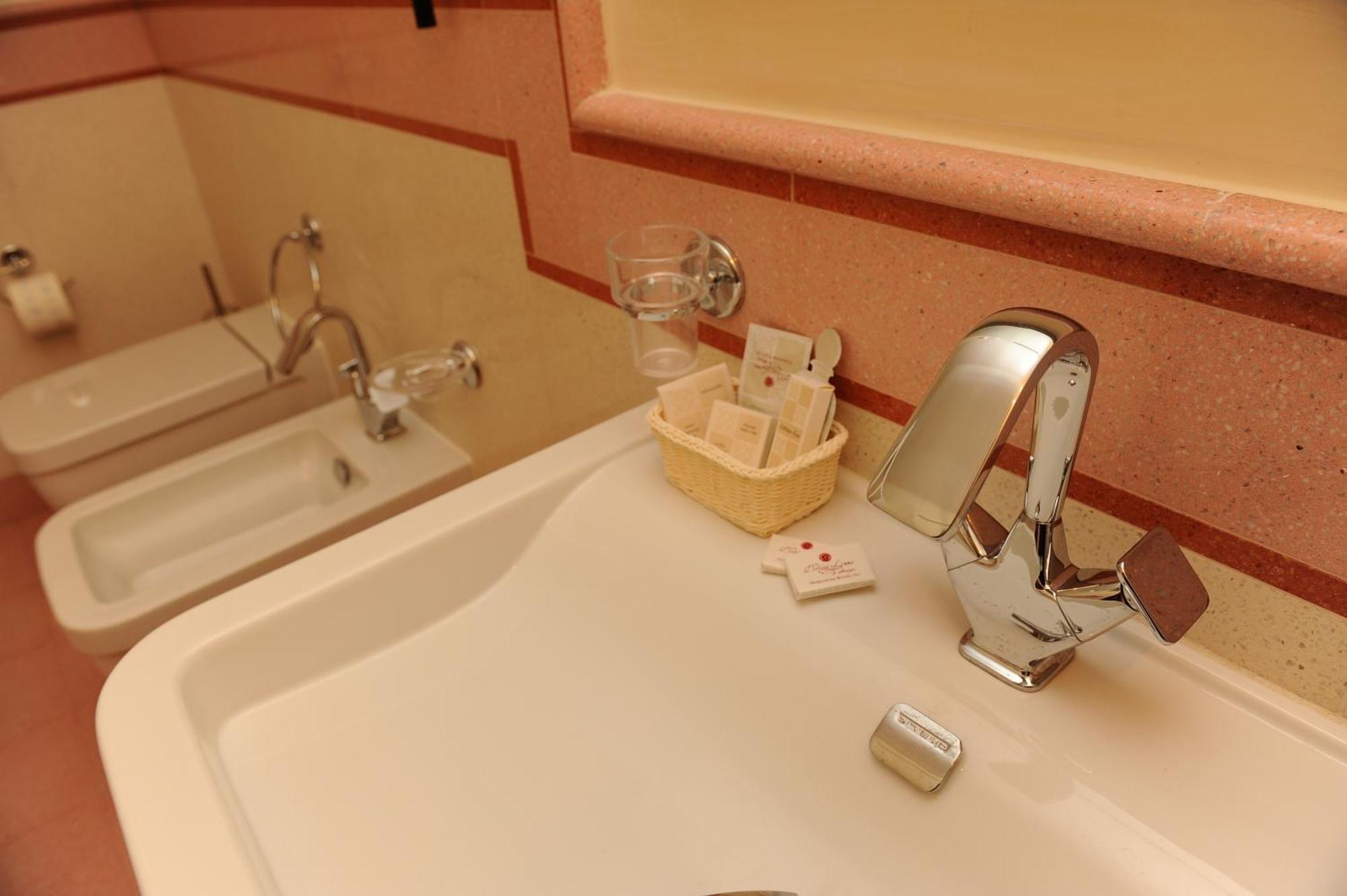 Albergo Le Dodici Lune Montecorvino Rovella 部屋 写真
